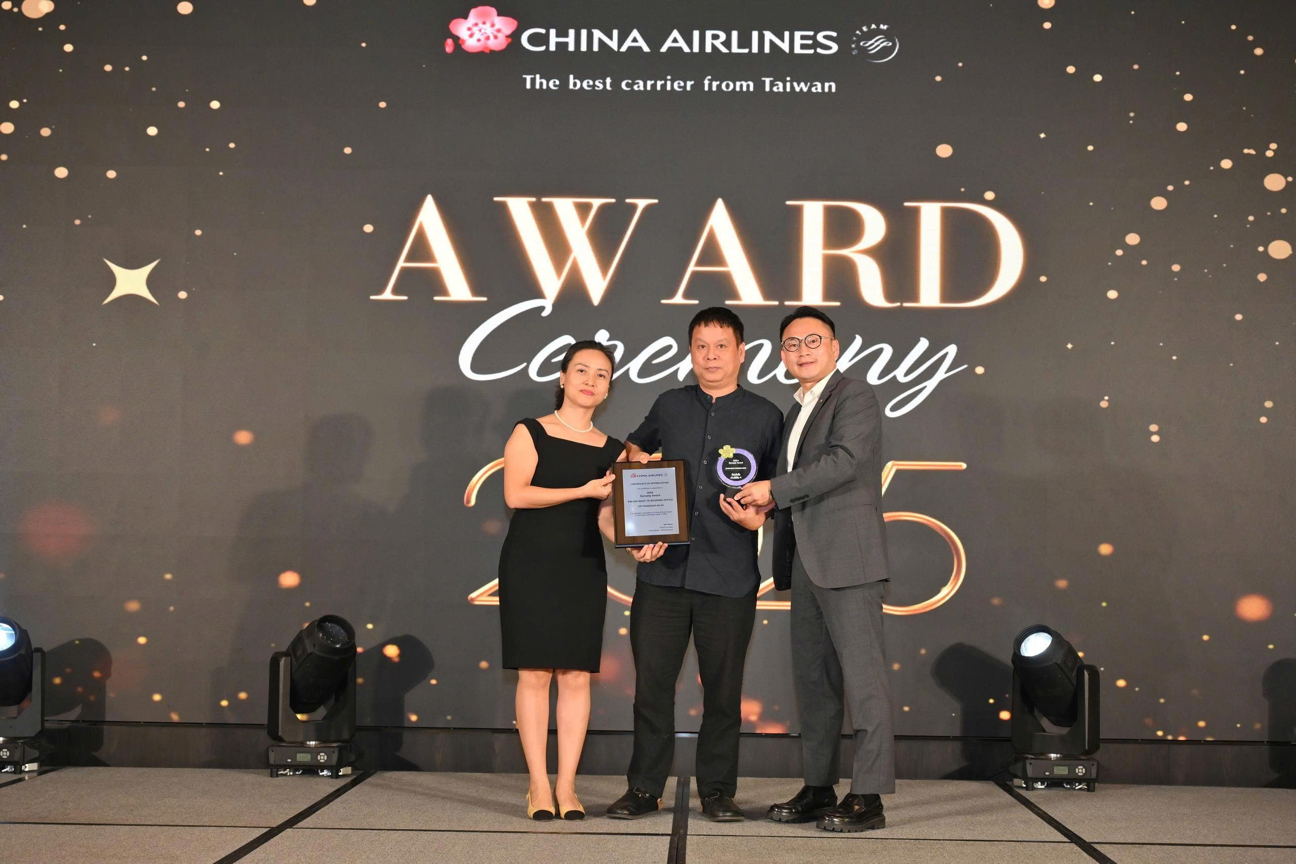 ĐẠI GIA NHẬN DANH HIỆU TOP PASSENGER SALES 2024 TỪ CHINA AIRLINES
